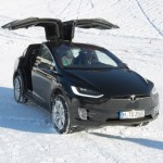 Tesla Model X : un OVNI sur la neige