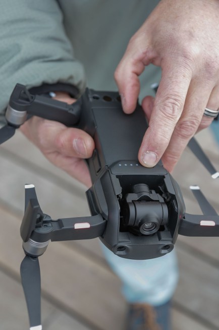 Unboxing Mavic Air sur les rives du lac d'Annecy avec Hervé pellarin © Jean-Marc Favre-WOOlooMOOloo