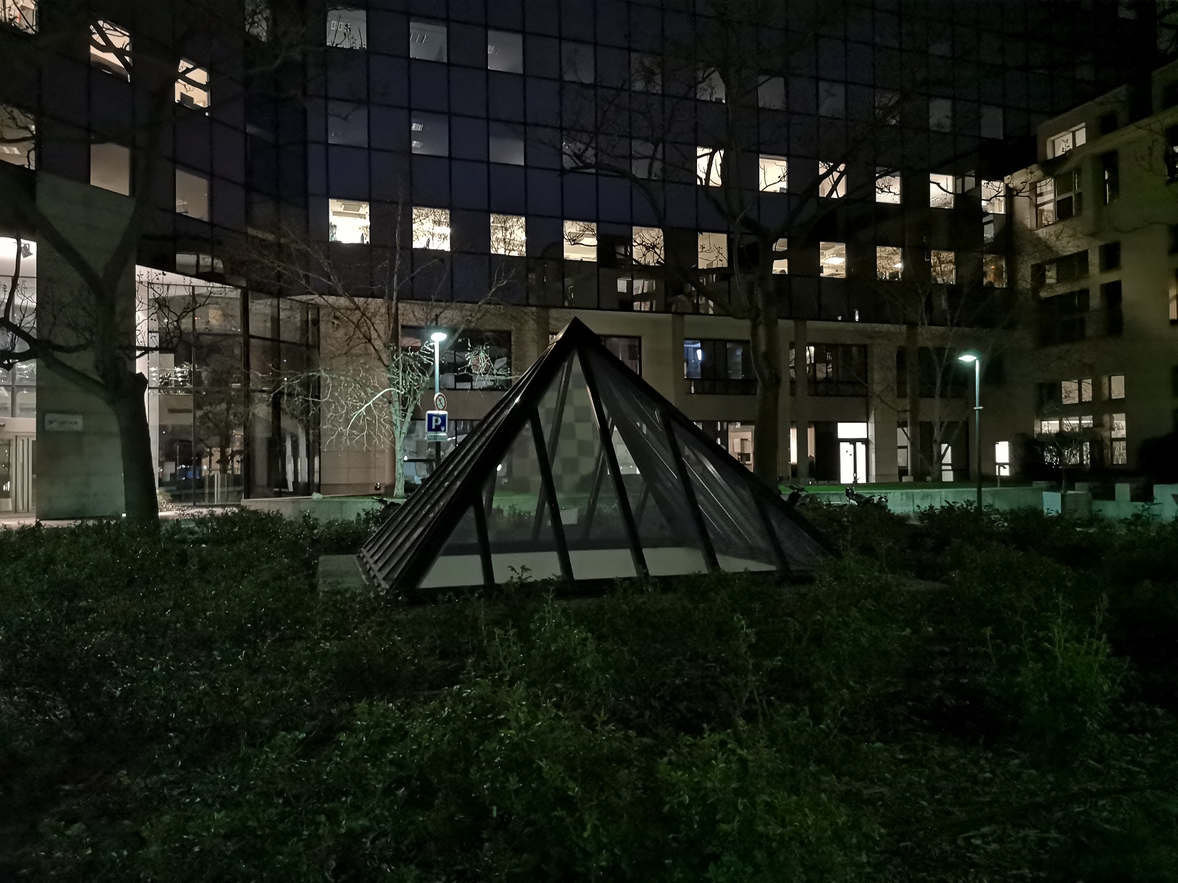 pyramide nuit
