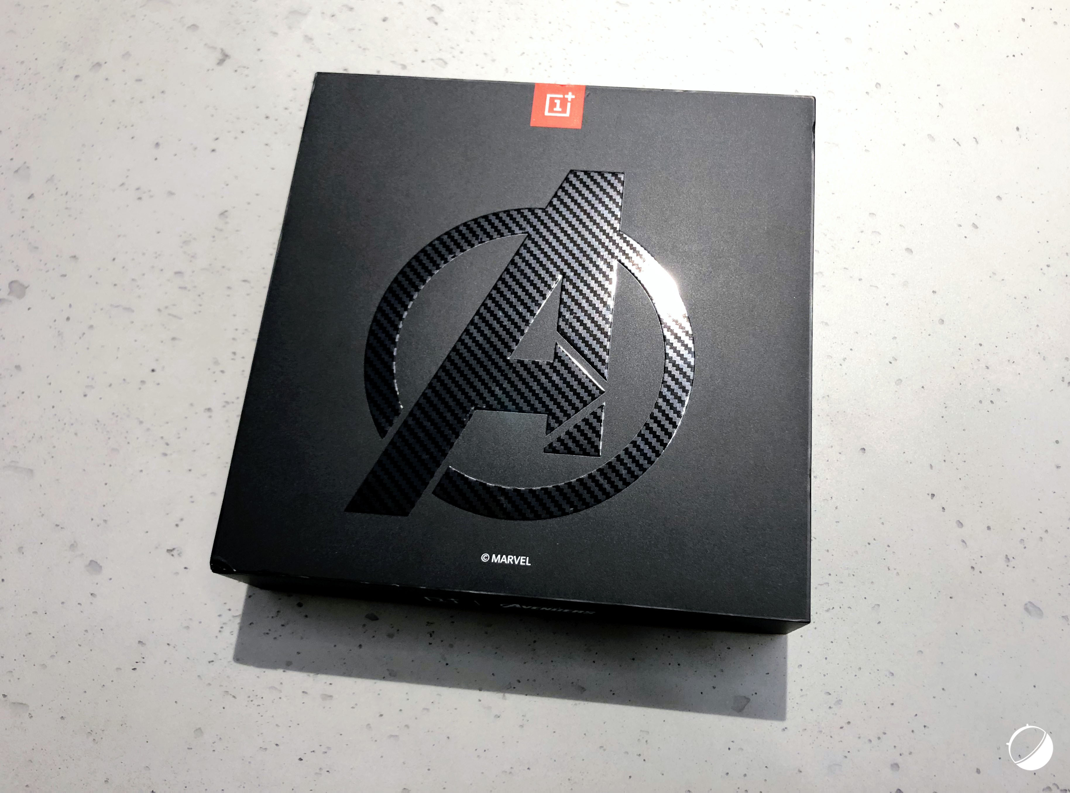 OnePlus 6 Avengers boite
