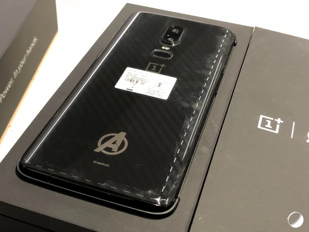 OnePlus 6 Avengers dos bi