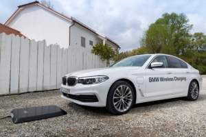 BMW lance son système de charge par induction pour voitures électriques
