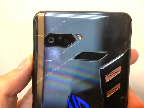 Asus ROG Phone camera lecteur empreinte close up