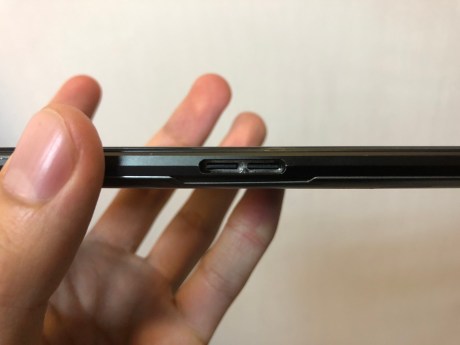 Asus ROG Phone side port