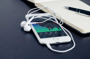 Deezer, Apple Music et YouTube Music poursuivis pour diffuser la musique sans l’accord des artistes