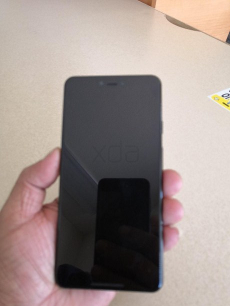 XDA-Google-Pixel-3-XL-Leak-Photo-1