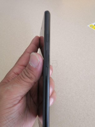 XDA-Google-Pixel-3-XL-Leak-Photo-4