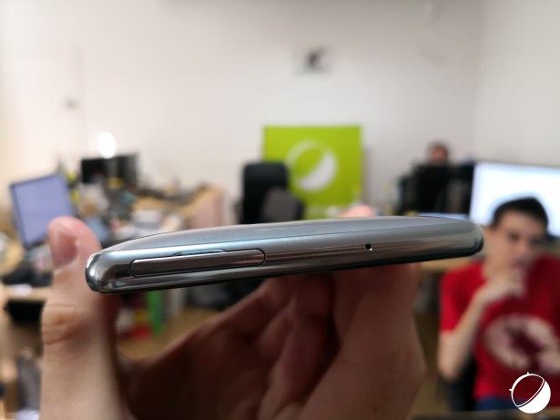 Sony Xperia XZ2 Premium dos bombé