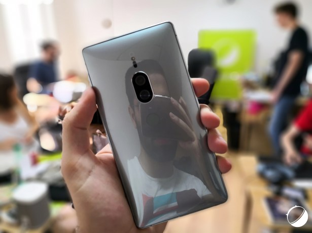 Sony Xperia XZ2 Premium dos