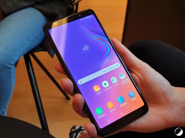 Samsung Galaxy A7 2018 face