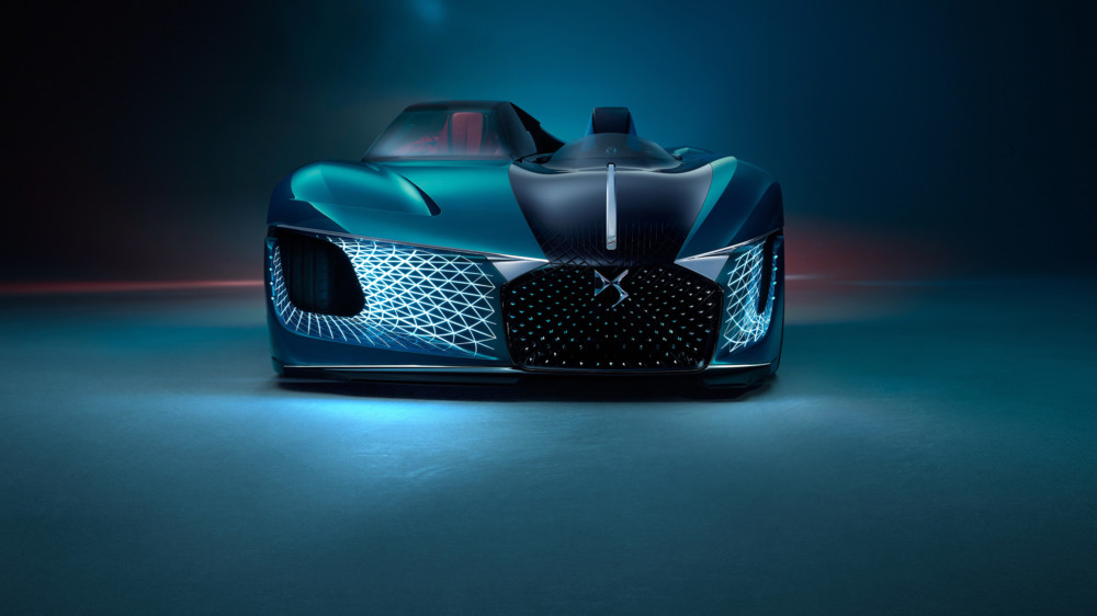 ds-x-e-tense-concept