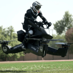 La moto volante imaginée par Hoversurf frôle les 100 km/h de vitesse de pointe