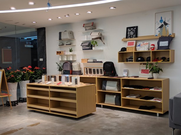 Visite OnePlus - Oppo - Usine - Shenzhen - FrAndroid - 00100lPORTRAIT_00100_BURST20181024110840493_COVER