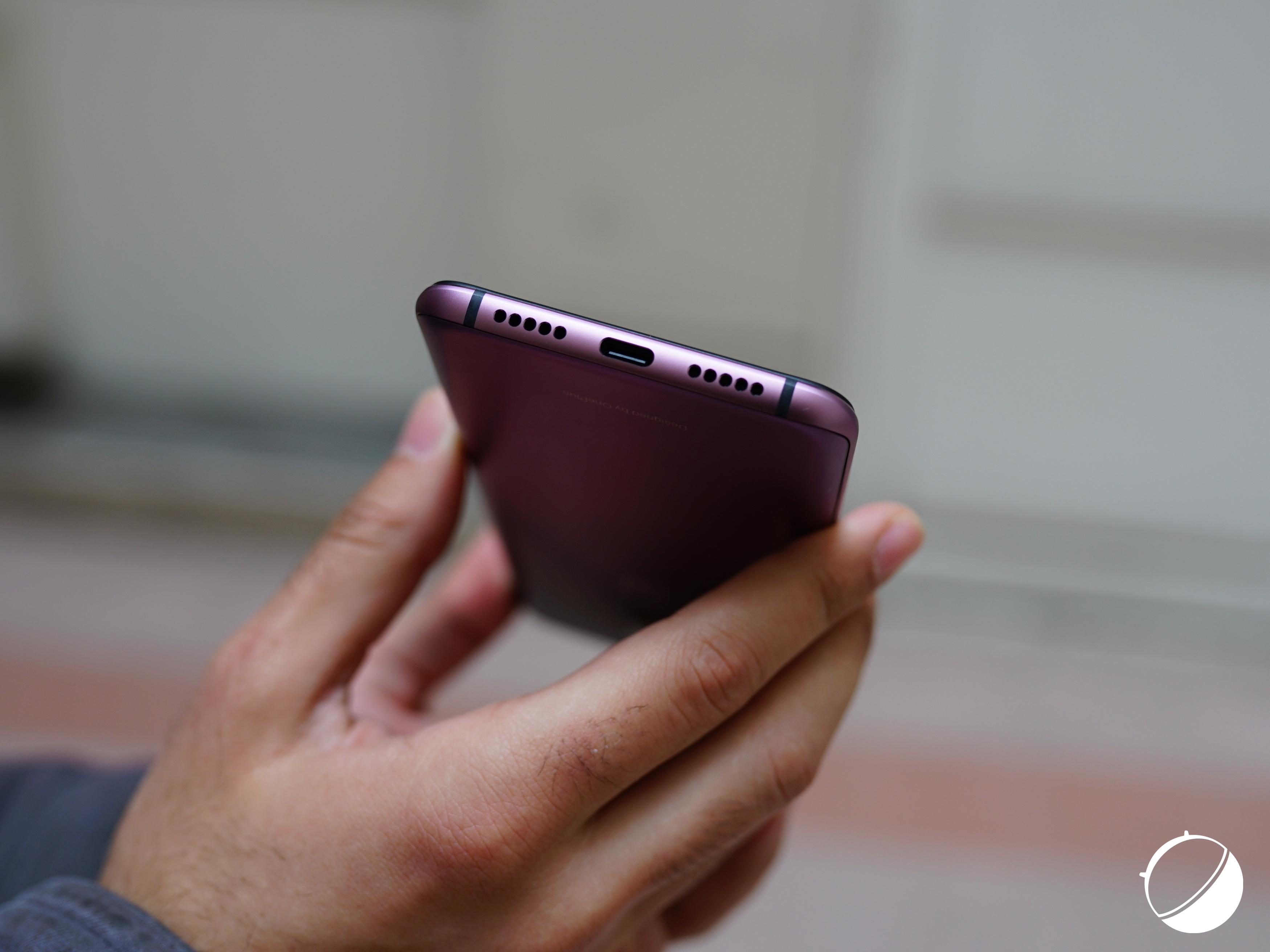 OnePlus 6T Thunder Purple usb