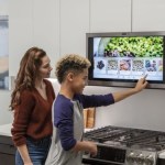 Il fallait y penser : une hotte aspirante sous Android avec un écran tactile de 27 pouces Il fallait y penser : une hotte aspirante sous Android avec un écran tactile de 27 pouces