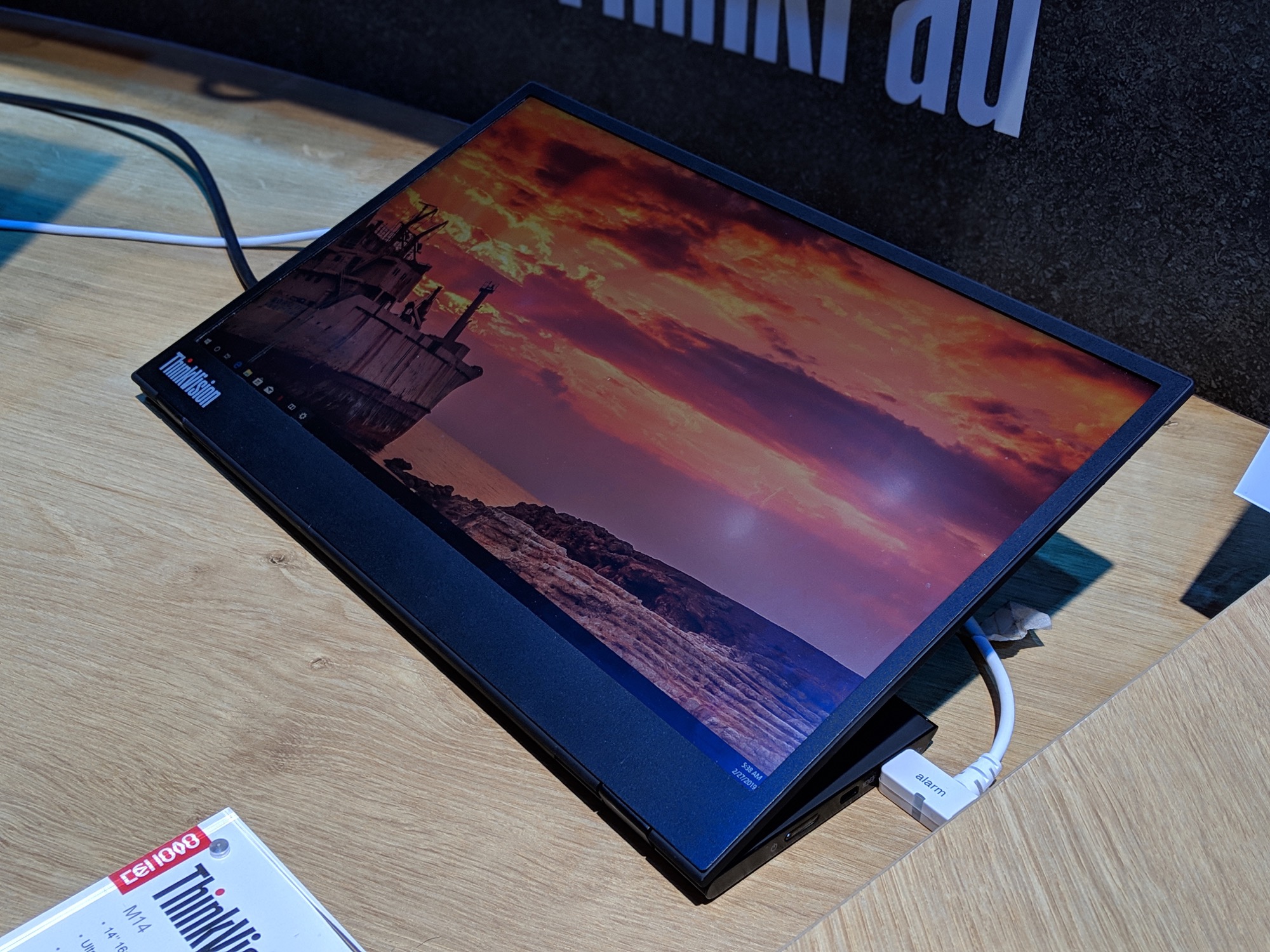 Lenovo ThinkVision M14 - FrAndroid - 00100lPORTRAIT_00100_BURST20190227143659358_COVER