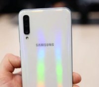 Le Samsung Galaxy A40 apparaît chez un revendeur, dévoilant son design, sa  fiche technique et son prix