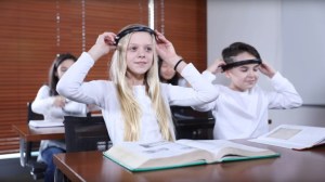 Bonjour dystopie : ces élèves portent un casque qui mesure leur attention en cours