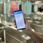 3 actualités qui ont marqué la semaine : un verre de vin trompe le Galaxy S10, nos smartphones comme pass RATP et les MAJ via le Play Store