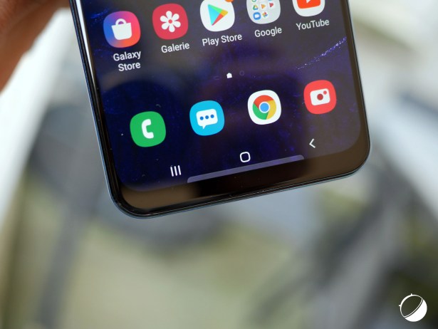 Samsung Galaxy A50 menton