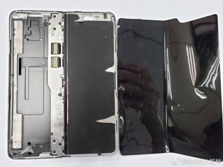 Samsung Galaxy Fold teardown 3