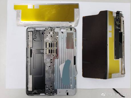 Samsung Galaxy Fold teardown 4