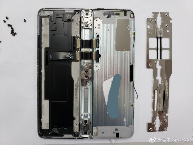 Samsung Galaxy Fold teardown 5