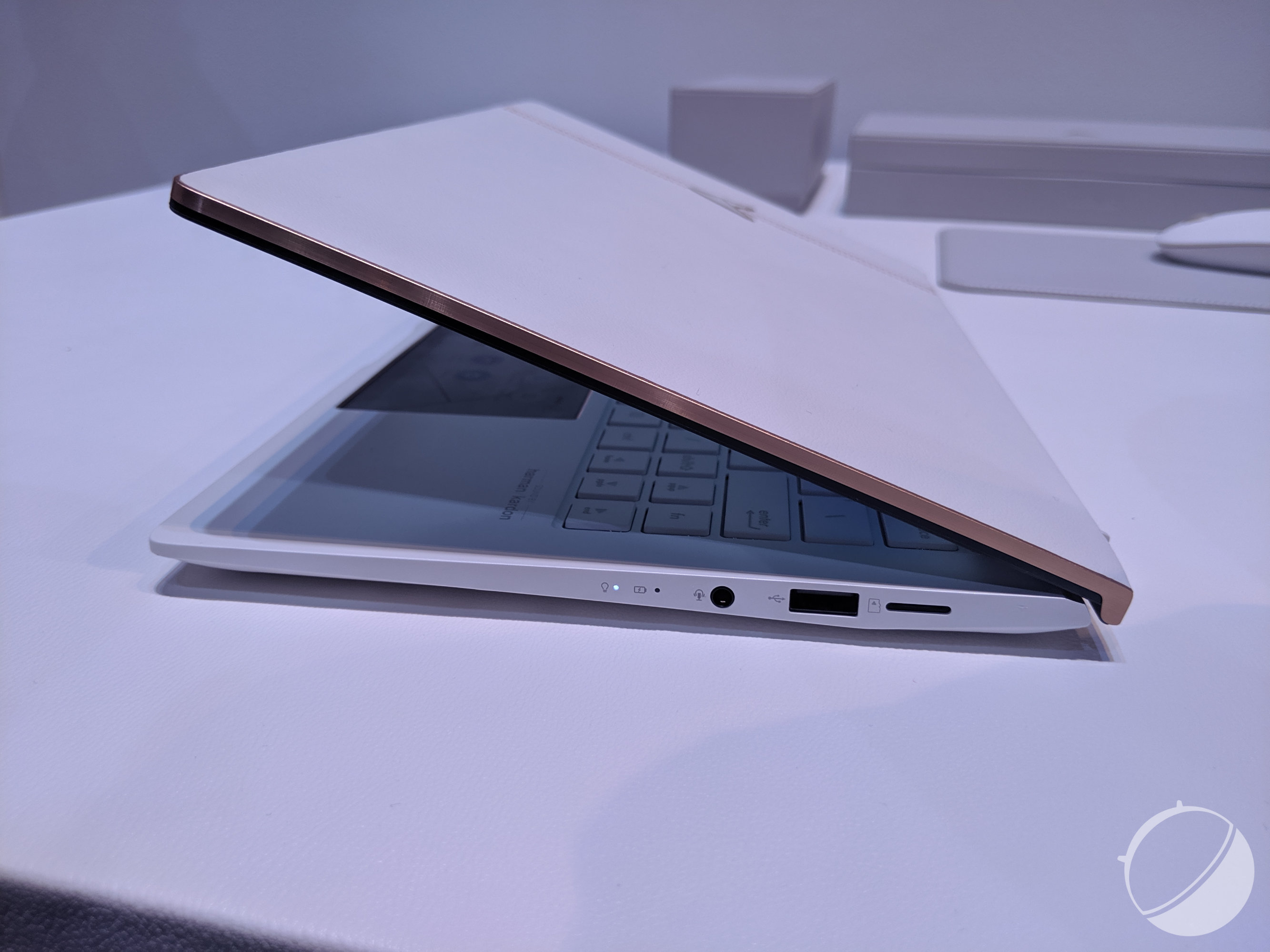 Asus ZenBook 30 (23)