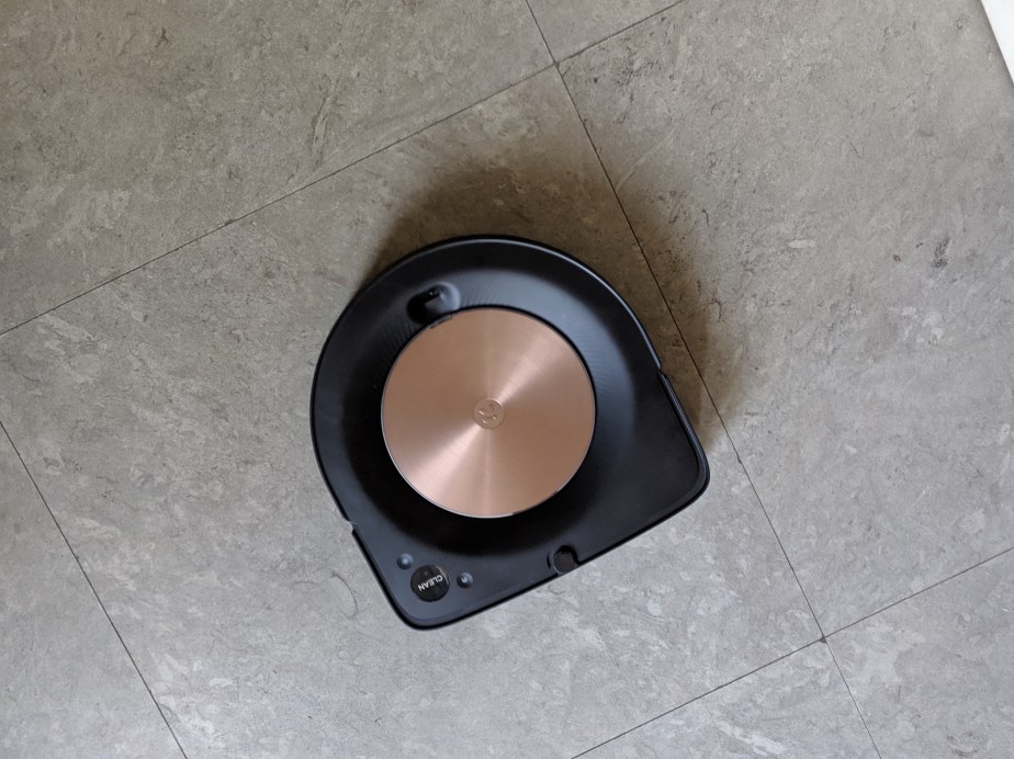 iRobot Roomba - 00000IMG_00000_BURST20190521104532546_COVER