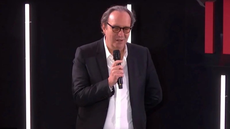 Interdire les réseaux sociaux aux ados serait « potentiellement plus dangereux », selon Xavier Niel