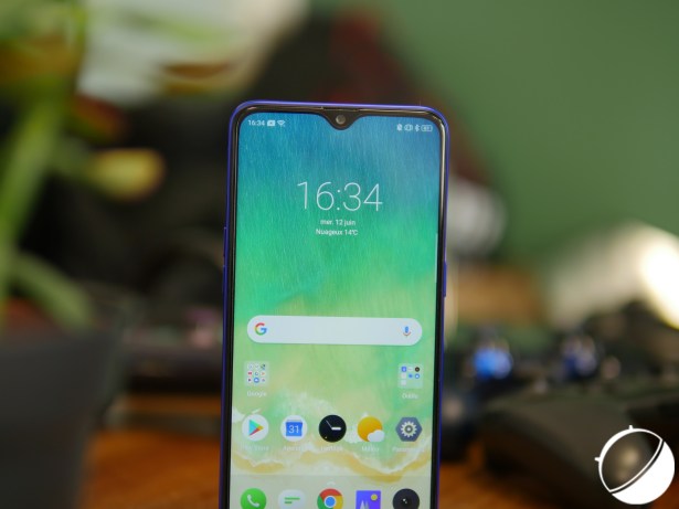 Realme 3 Pro Encoche 2