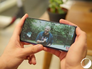 L'écran est de qualité et l'encoche n'est en aucun cas handicapante pour la lecture de contenus