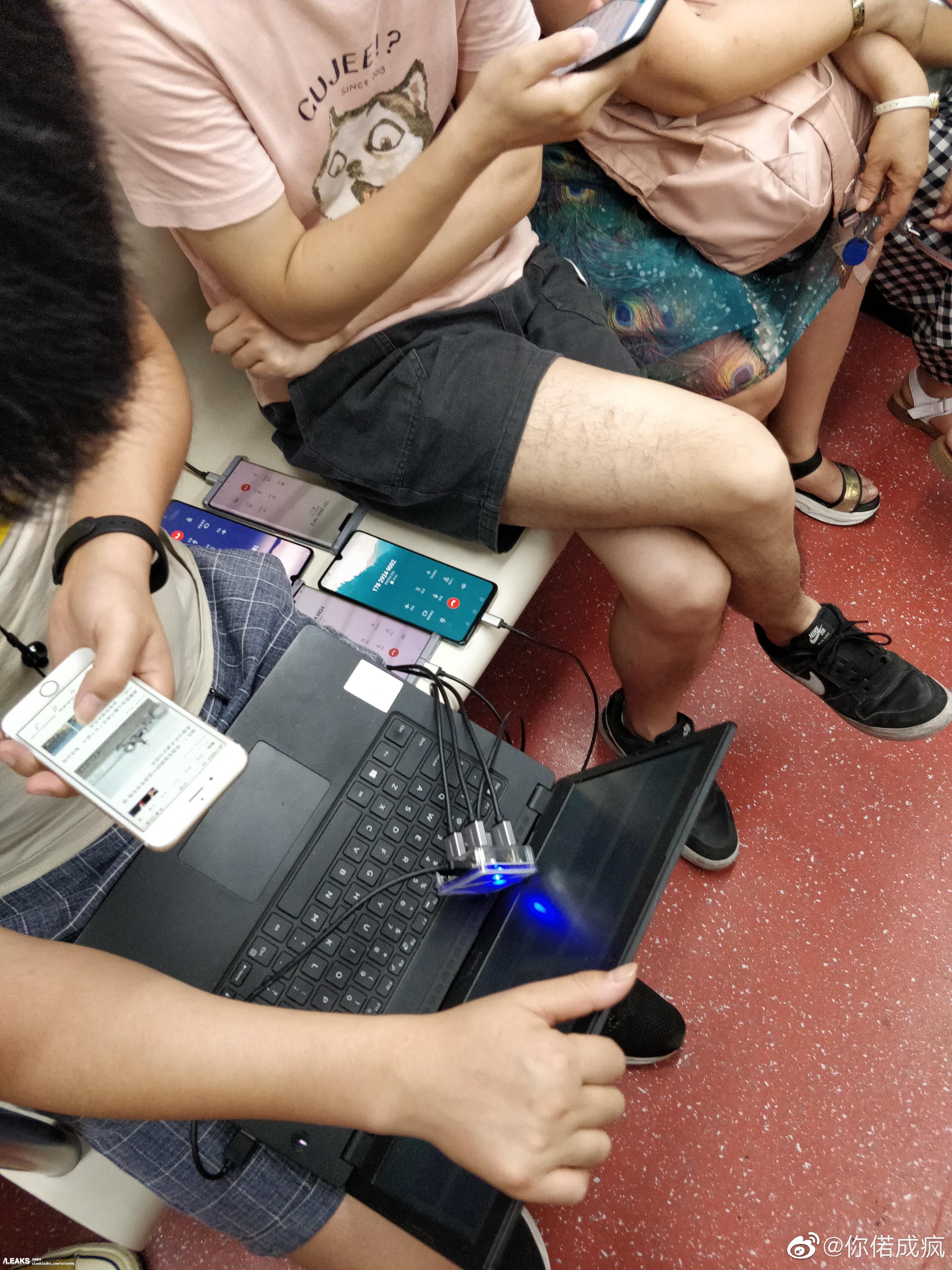 2-mate-30-pro-units-spotted-in-in-public-transport