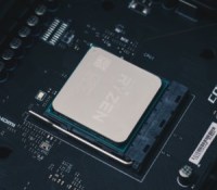 AMD revoit sa copie, ses anciens chipsets B450 et X470 seront finalement compatibles avec Zen 3 // Source : Vladimir Malyutin - Unsplash