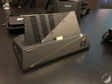 c_Asus_Zenfone_ROG_II__-_FrAndroid_-_IMG_3566