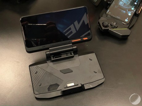 c_Asus_Zenfone_ROG_II__-_FrAndroid_-_IMG_3596