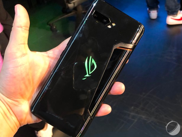 c_Asus_Zenfone_ROG_II__-_FrAndroid_-_IMG_3664