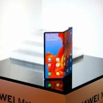 Le Huawei Mate X fourni avec sa housse de papa