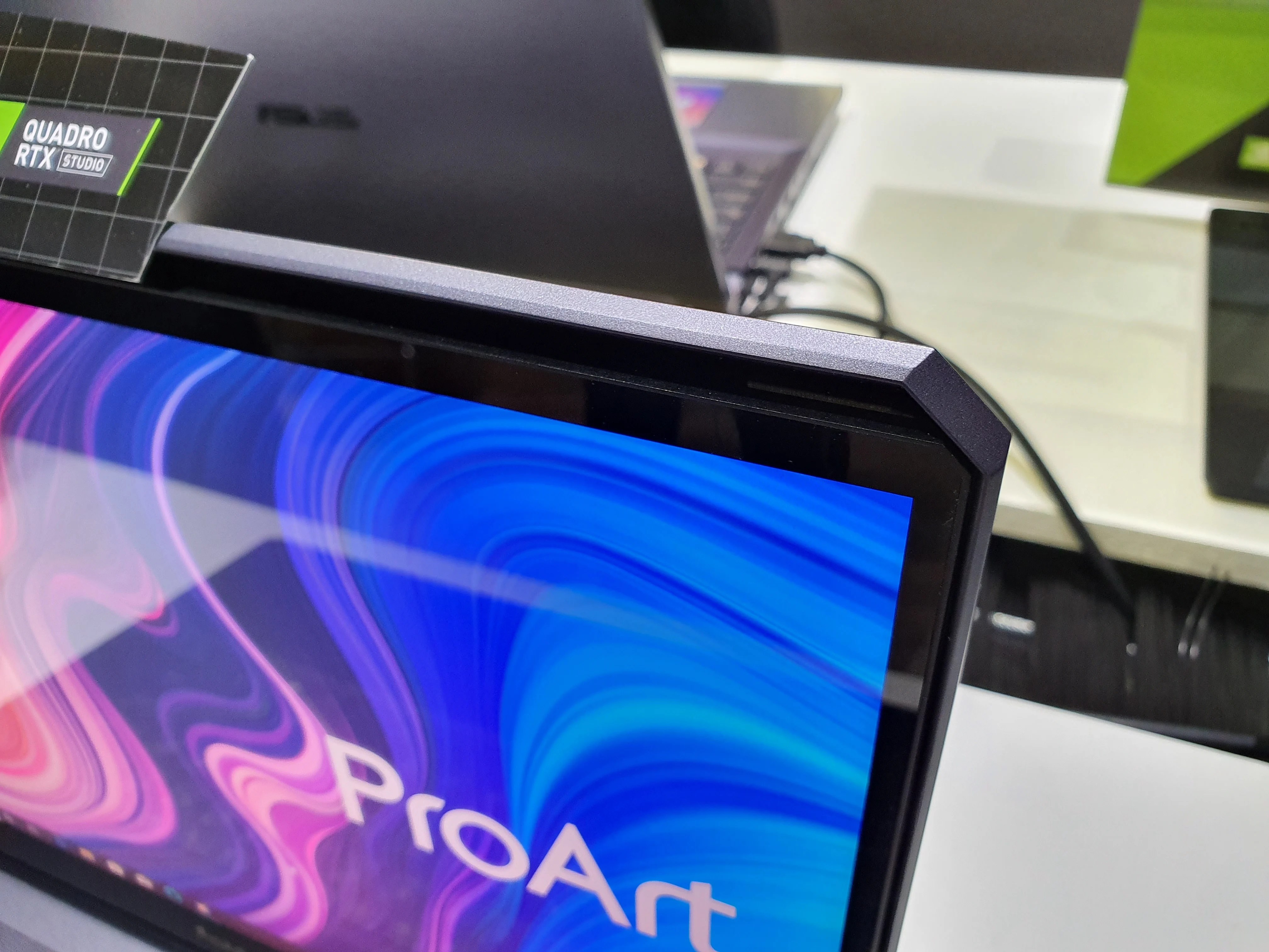 Asus ProArt StudioBook One 8