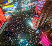 Des manifestations à Hong Kong en août 2019. Crédit : Studio Incendo // Flickr