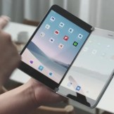 Surface Duo : une vidéo montre le smartphone à deux écrans utilisé dans les transports