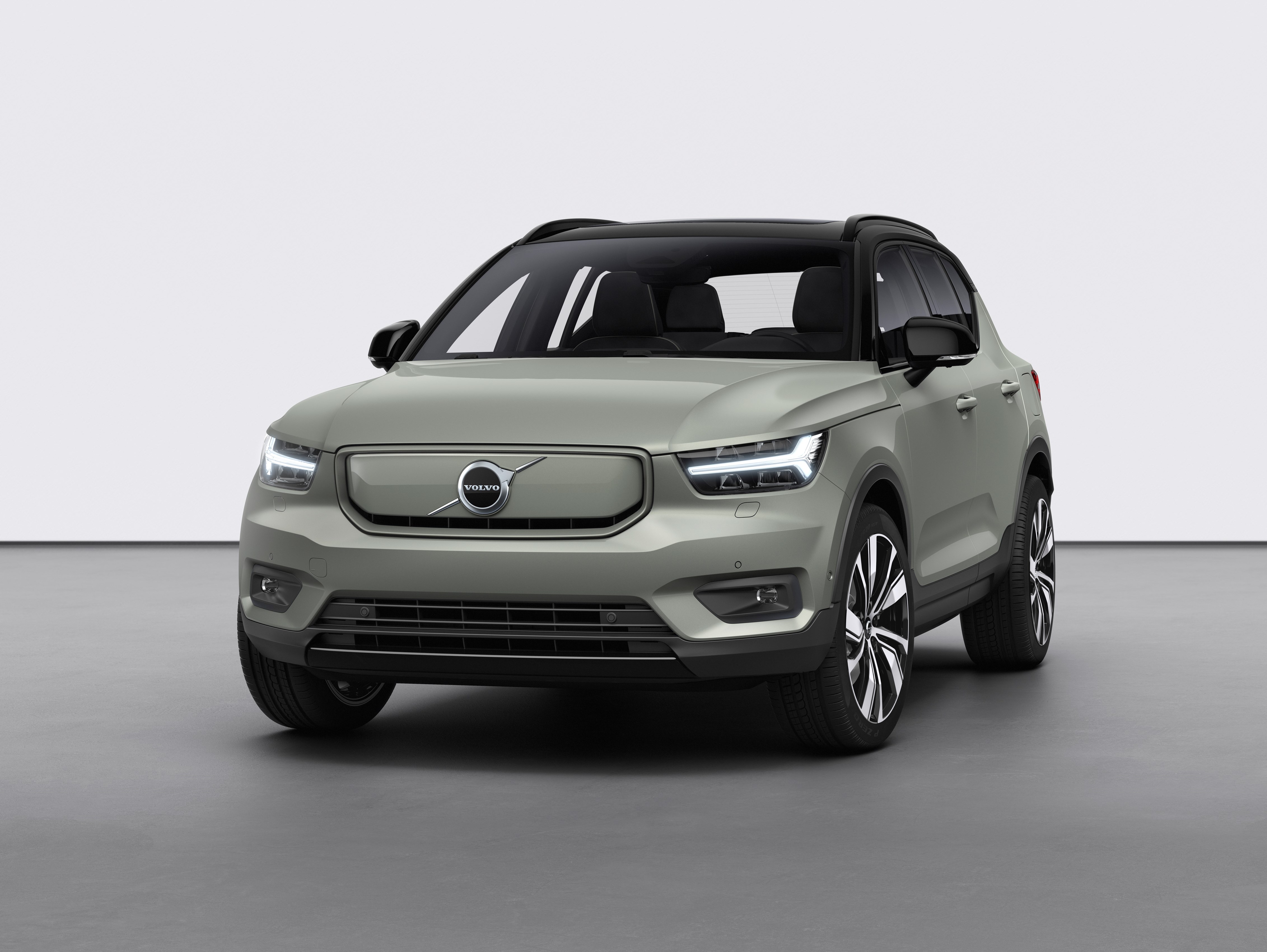 259186_Volvo_XC40_Recharge_P8_AWD_in_Sage_Green