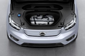 259196_Volvo_XC40_Recharge_P8_AWD_in_Glacier_Silver
