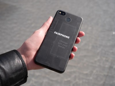Le dos transparent du Fairphone 3