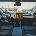 Tesla : la caméra intérieure pourrait mesurer votre niveau d’attention sur la route