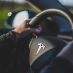 Tesla défend son Autopilot dont le nom est accusé d’être trompeur