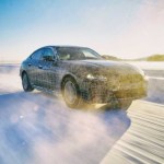 BMW i4 : 600 km d’autonomie et 100 km rechargés en 6 minutes pour le futur coupé électrique