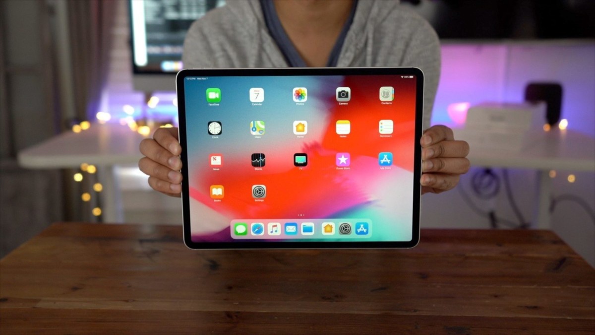 2018-iPad-Pro-In-Hand1