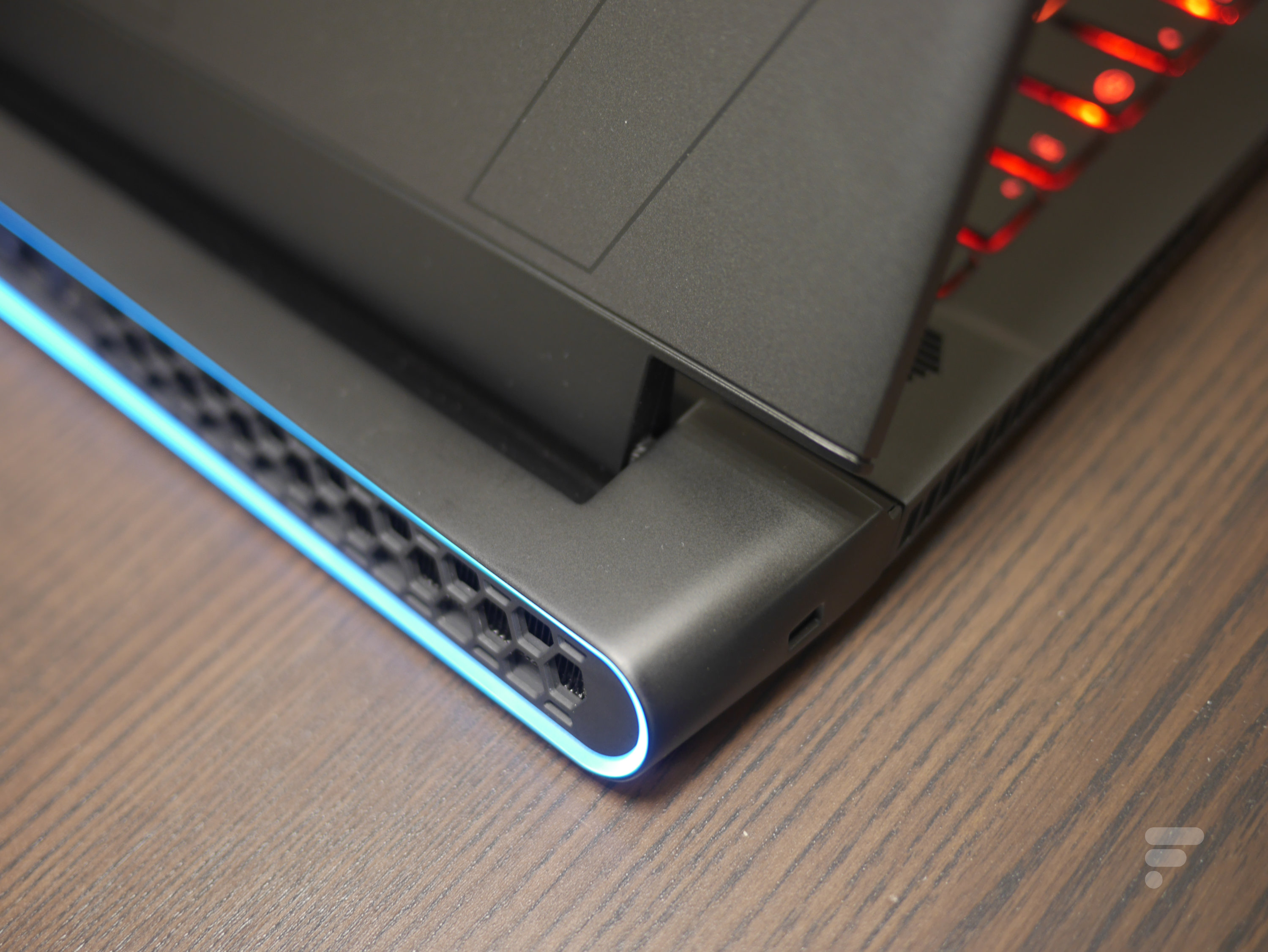 Alienware m17 test photos (43)