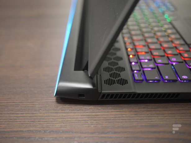 Alienware m17 test photos (46)